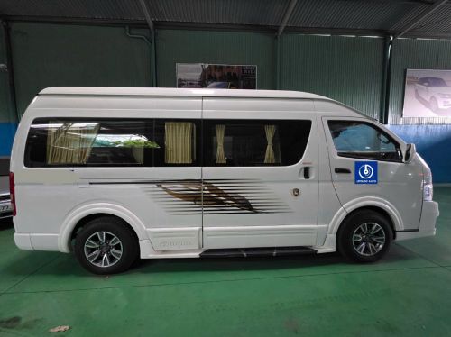 XE KHÁCH TOYOTA HIACE 10 CHỖ